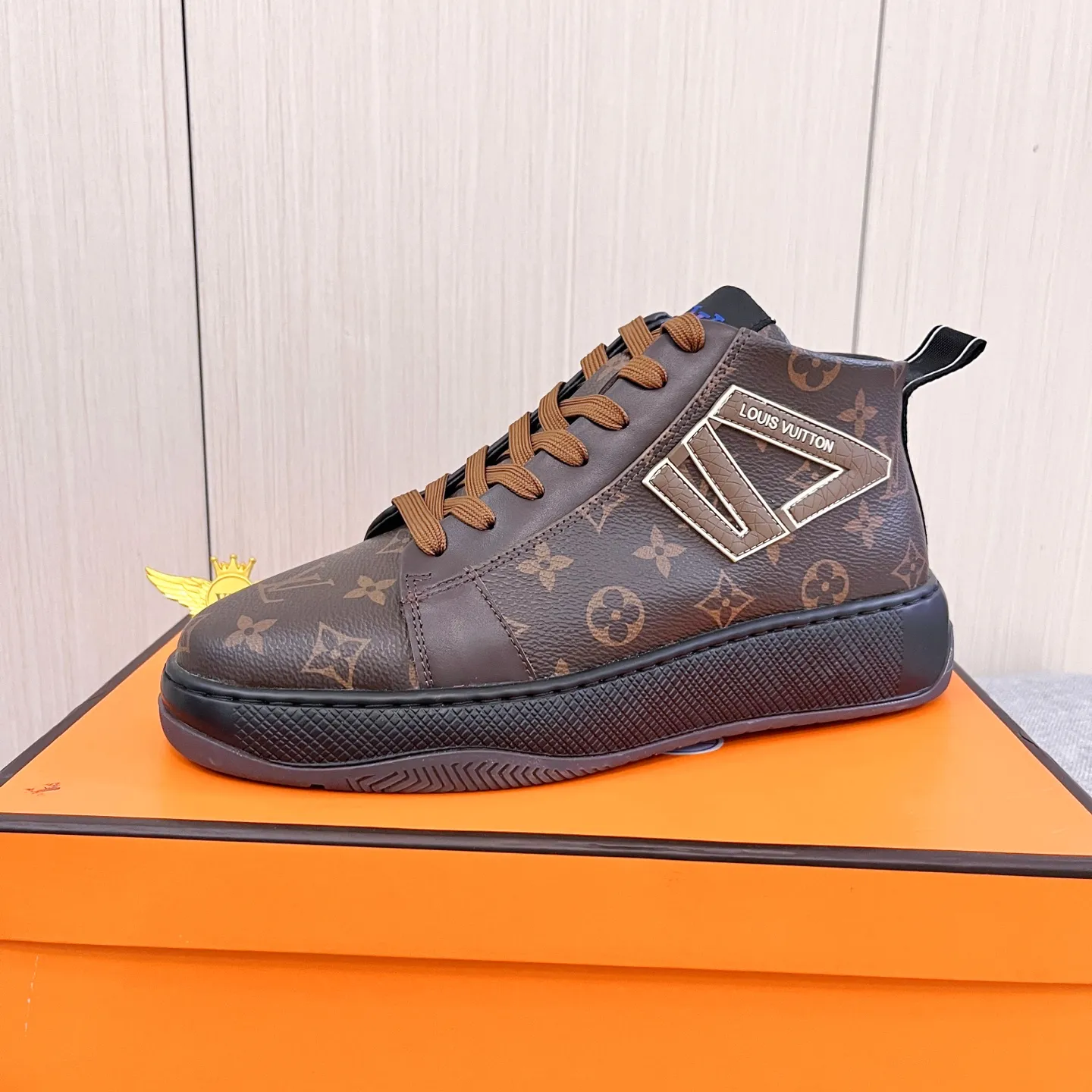 Men's shoes 💰 460 men's shoes 💰 [ LV ] 🔥 Louis Vuitton, high-end men's shoes brand official website 1:1 latest masterpiece: uppers are made of Italian imported first-layer cowhide with comfortable and breathable lining ➕ original non-slip and wear-resistant outsole 🔥, making walking more convenient and comfortable! An exclusive new model, a stunning work, a beautiful 1:1 replica [color] compared to the official quality! Create a fashionable personality to set off your uniqueness! A must-have for trendy men! Classic 🔥Size: 38-44 Color: 🔥 3⃣️colors available🔥.